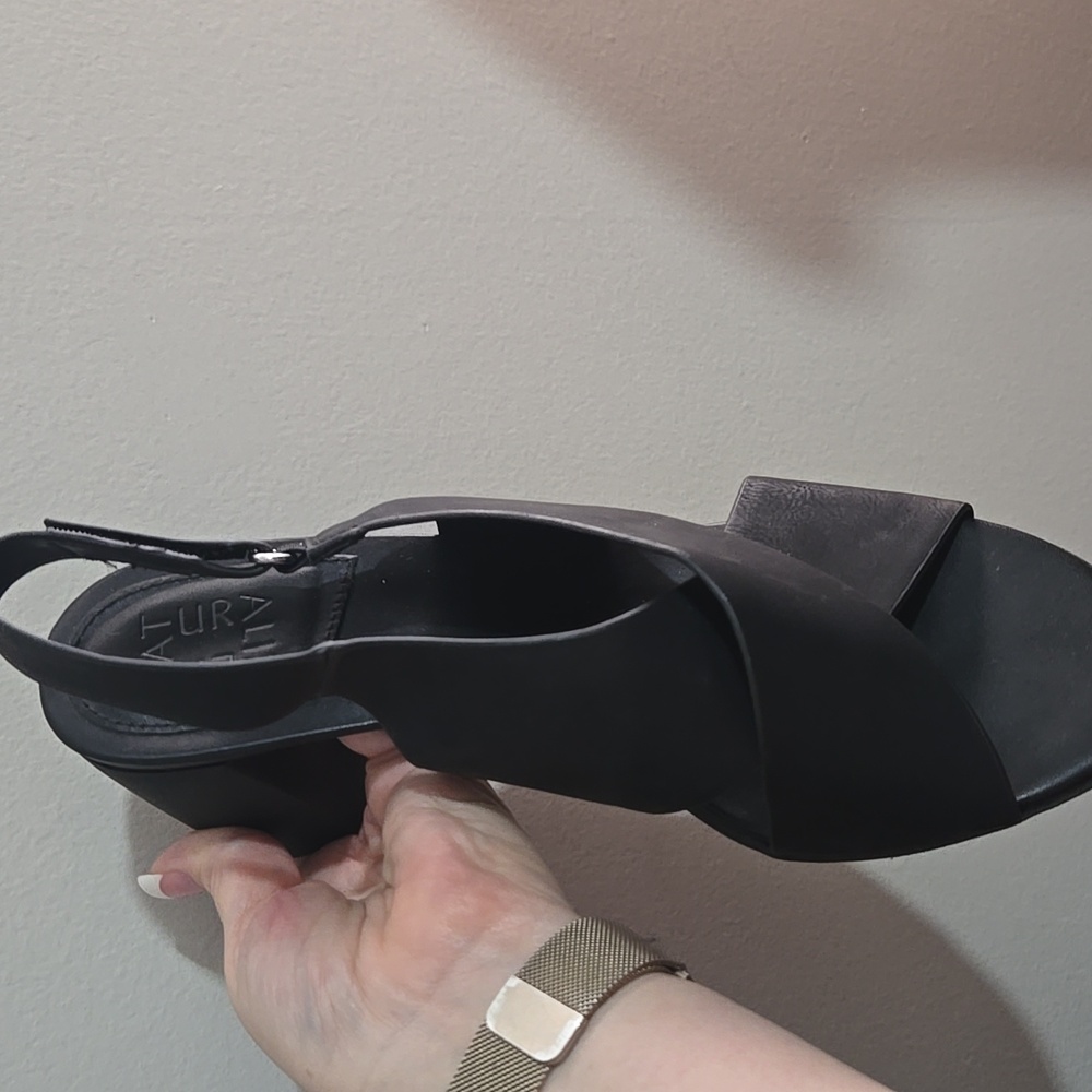 Naturalizer Black Cross Cross Heeled Sandals Like New